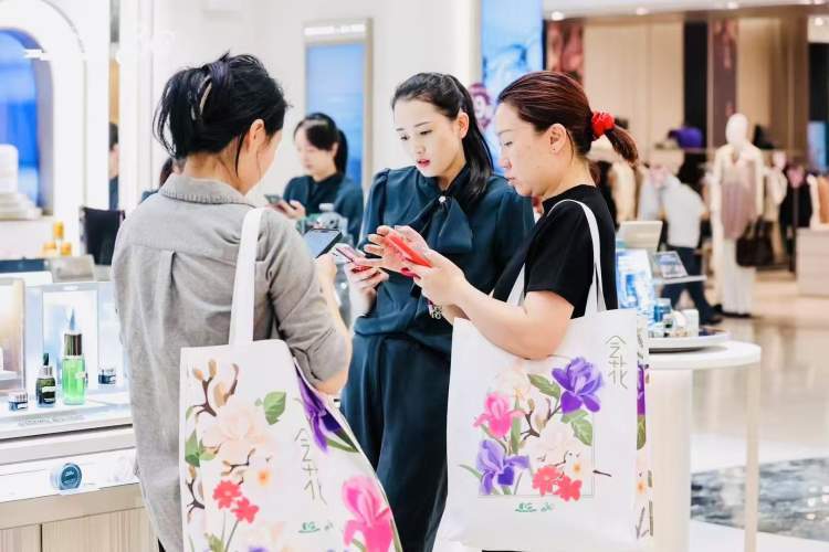 浦东发放1.4亿元消费补贴，助力零售与汽车市场复苏，买特斯拉最高可享2.3万元补贴